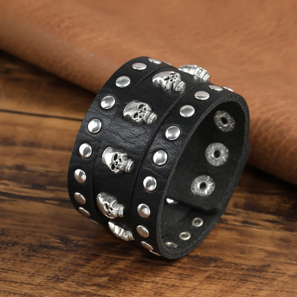 Wristband with skulls and rivet - 2