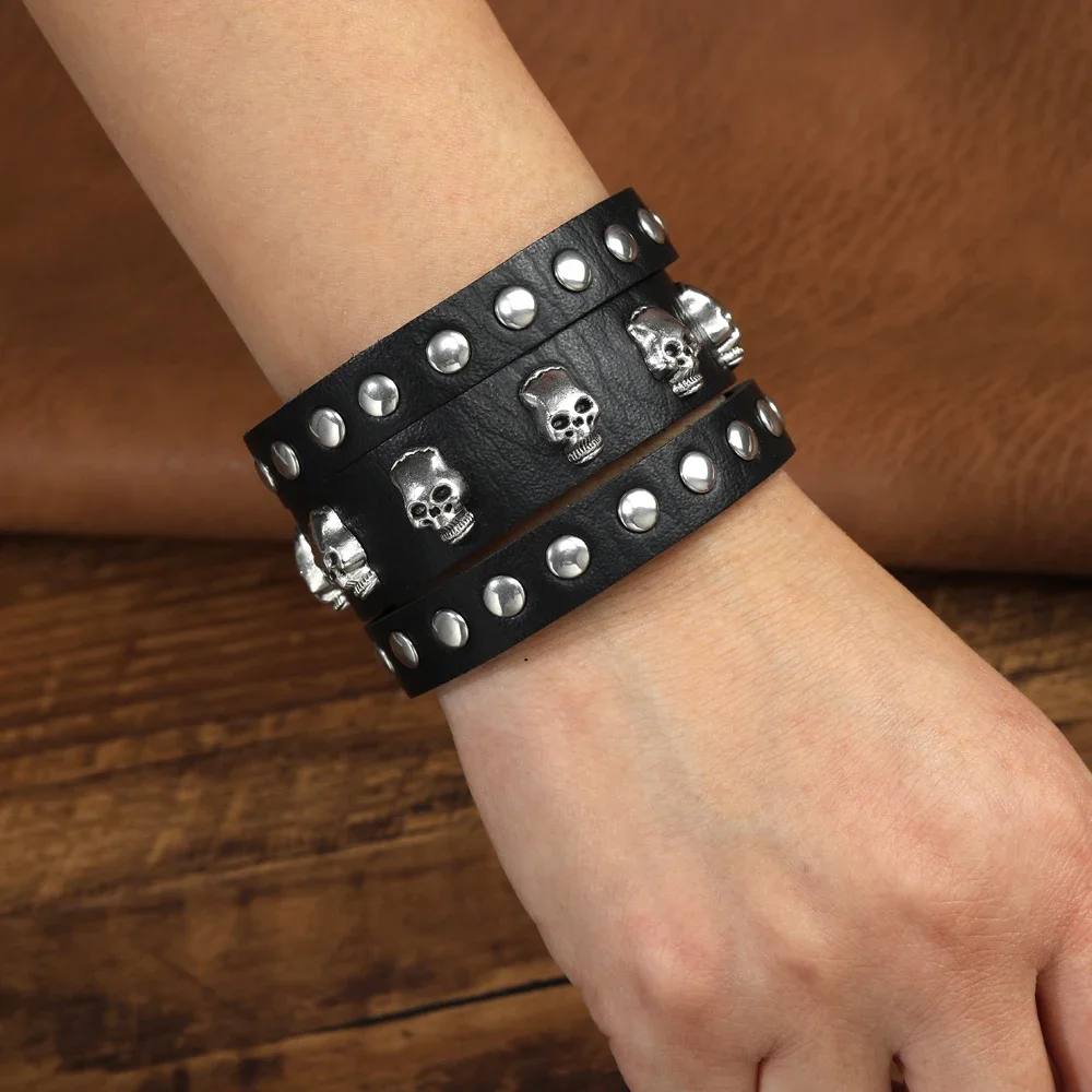 Wristband with skulls and rivet - 6