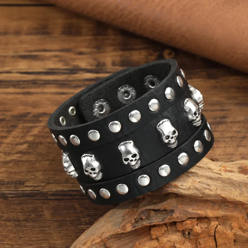 Wristband with skulls and rivet - 3