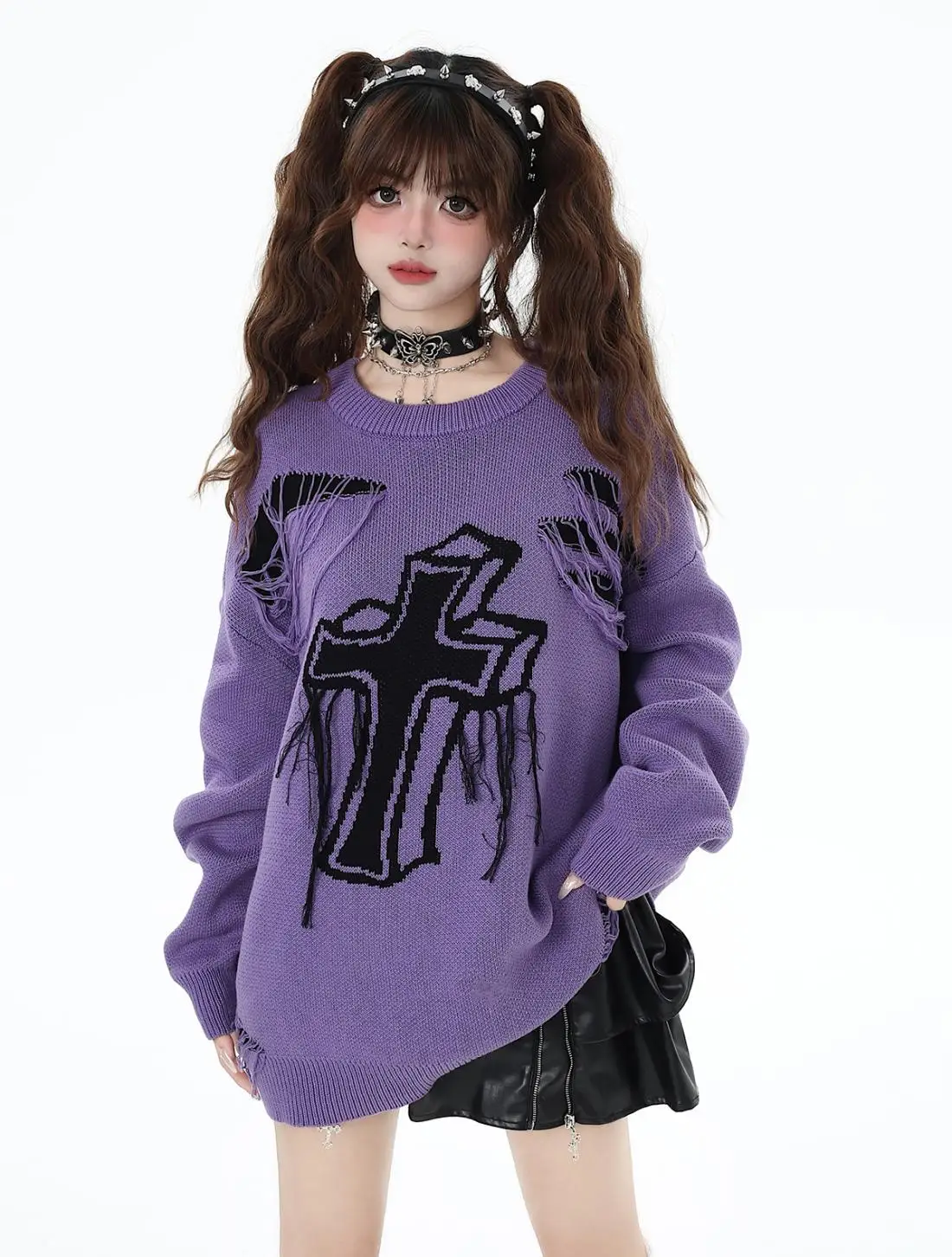 Loose Pullover with Holes and Cross print - 4