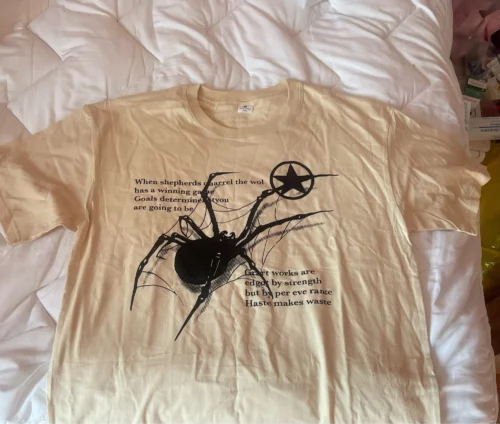 T-shirt with Spider Graphic photo review