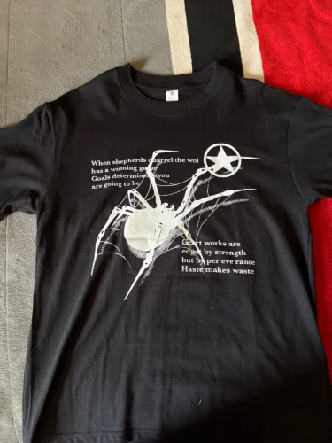 T-shirt with Spider Graphic photo review