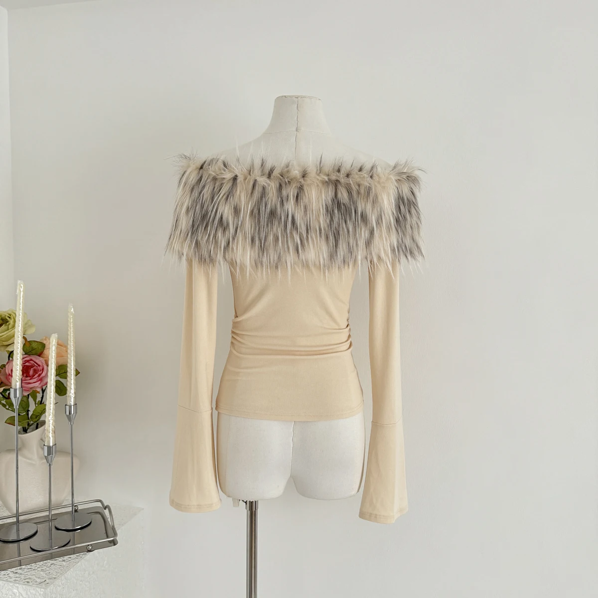 Off shoulder T-Shirt with fur collar - 6