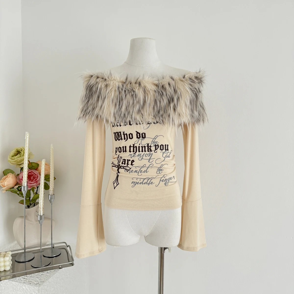 Off shoulder T-Shirt with fur collar - 3