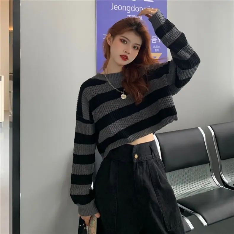 Y2K Grunge Cropped Striped Knit Sweater - 10 Y2K Grunge Cropped Striped Knit Sweater - 10