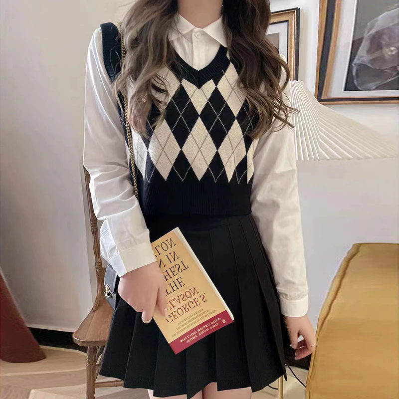 Dark Academia Argyle Knitted Vest - 1 Dark Academia Argyle Knitted Vest - 1